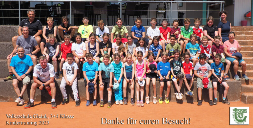 Besuch der zweiten Klasse Volksschule Gleink zum Schnuppertraining beim Tennisclub Grün-Weiß Steyr